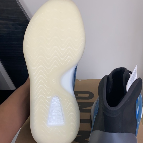 Yeezy QNTM Frozen Blue DEADSTOCK - Picture 3 of 6